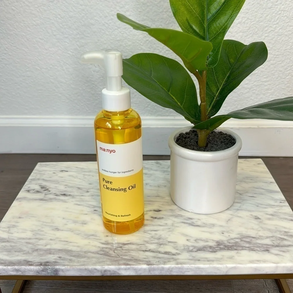 NWOT ma:nyo Cleansing Oil